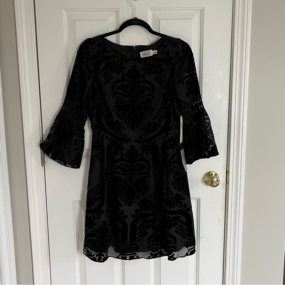 NWT Eliza J Velvet Bell Sleeve Dress